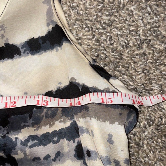 Express Black and White Patterned Sleeveless Camisole - Picture 5 of 7